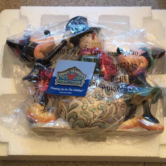 Jim Shore Mickey, Minnie and Snowman - Picture 4 of 6